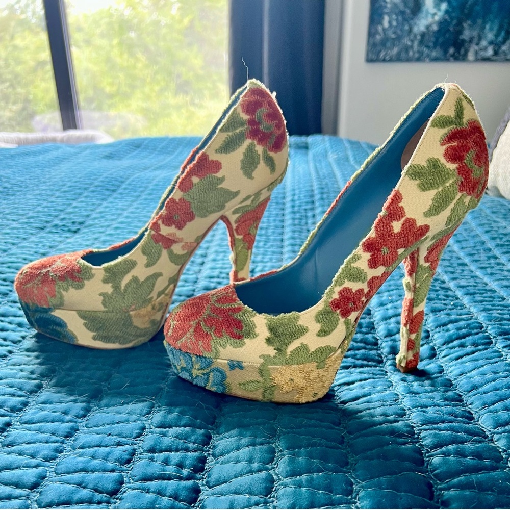 Dolce & Gabbana Tapestry/Brocade Platform Floral Pump - Picture 1 of 5